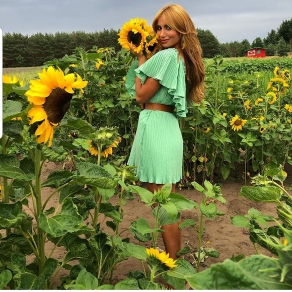 🌱 Zara Washed Green Voluminous Pleated Dress 🌱 - Picture 16 of 17
